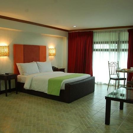 Ecoland Suites & Inn Davao Екстер'єр фото