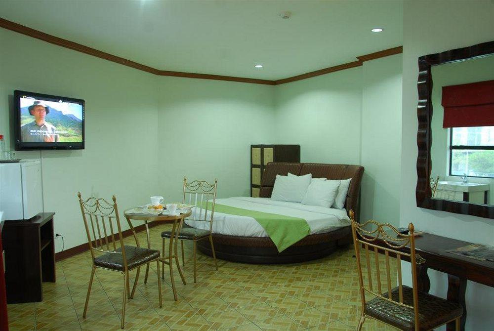 Ecoland Suites & Inn Davao Екстер'єр фото